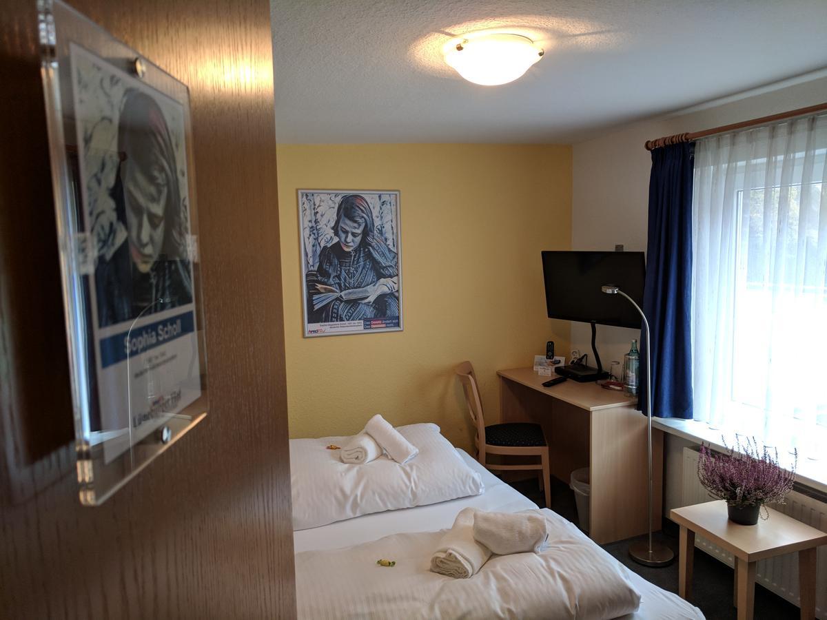 Aprotos Lueneburger Hof Hotel Мунстер им Хайдекрайс Екстериор снимка