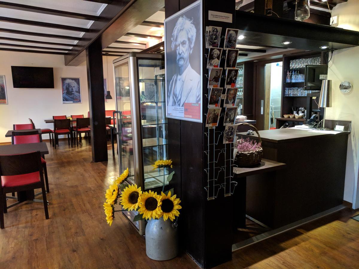 Aprotos Lueneburger Hof Hotel Мунстер им Хайдекрайс Екстериор снимка