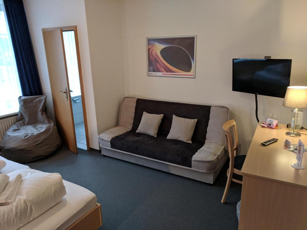 Aprotos Lueneburger Hof Hotel Мунстер им Хайдекрайс Екстериор снимка