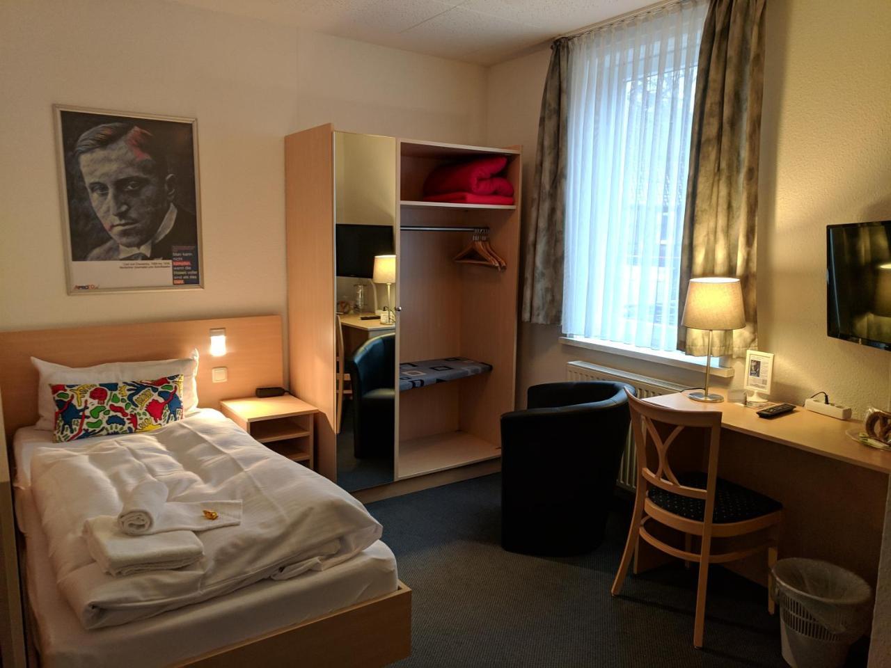 Aprotos Lueneburger Hof Hotel Мунстер им Хайдекрайс Екстериор снимка